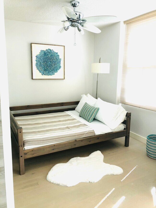 Guest room- light and bright with a large closet