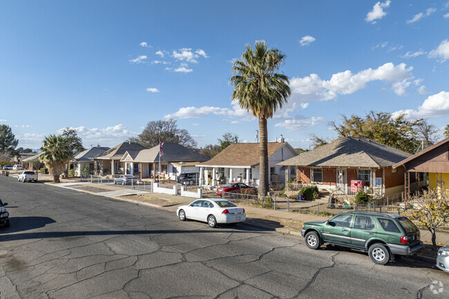 Homes in Foothills are commonly brick ranch style homes.