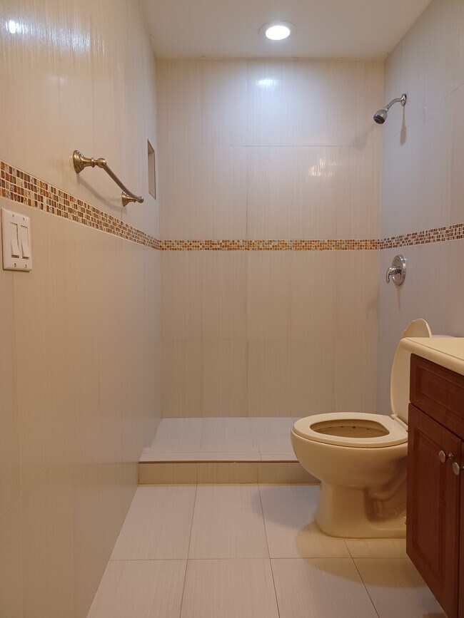 11001 NW 83rd St unit 102, Doral, FL 33178 - photo 2
