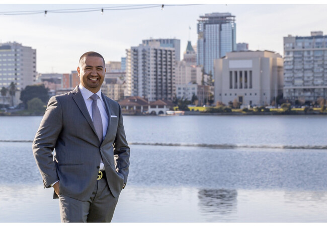 Agent Photo