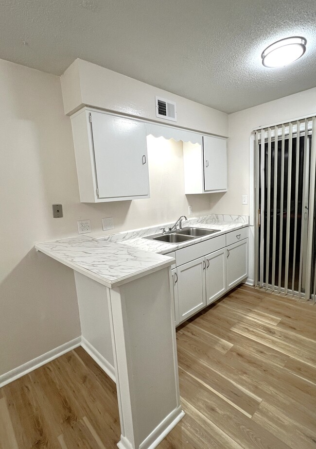 9315 Bluejacket St Unit 4, Overland Park, KS 66214