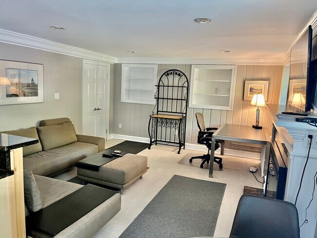 3828 Cathedral Ave NW unit East, Washington, DC 20016 - photo 4