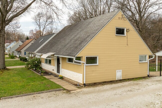 The Heslop Morningview neighborhood is made up of Cape, Ranch and Cololonial Revival homes.