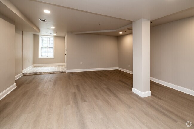 1BR, 2BA - 1,450SF - Living Room