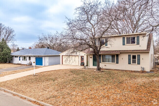 One- and two-story houses are available in the Hamline neighborhood.