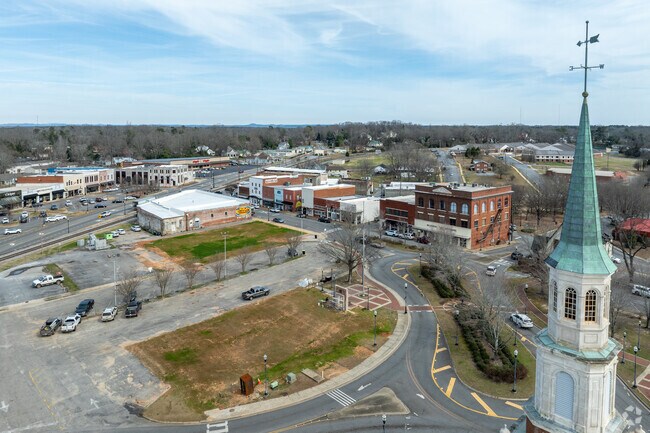 Explore the charming small town of Alexander City.