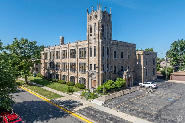 St Leonard School offers a private faith based curriculum for kids in Berwyn.