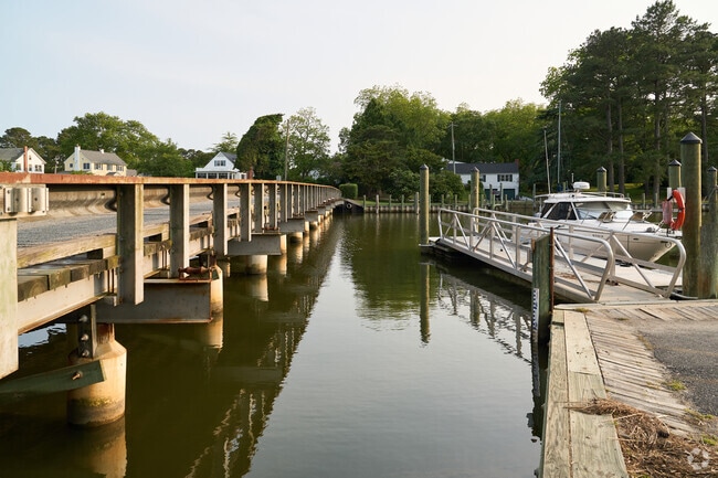 Residents of Onacock enjoy boating.