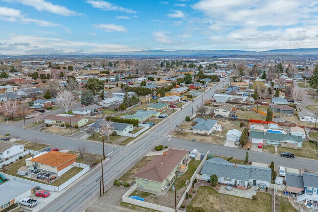 Grandview's architectual style spans a wide range of era's dating back to the 1930's.
