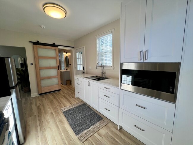 157 Baileyville Rd unit Second Floor, Middlefield, CT 06455 - photo 6