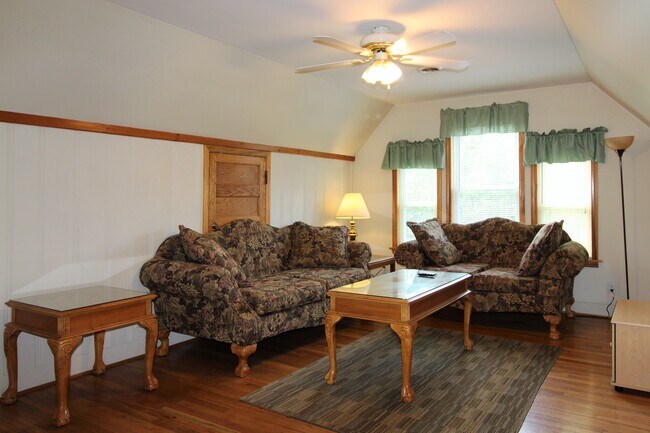 Spacious living room
