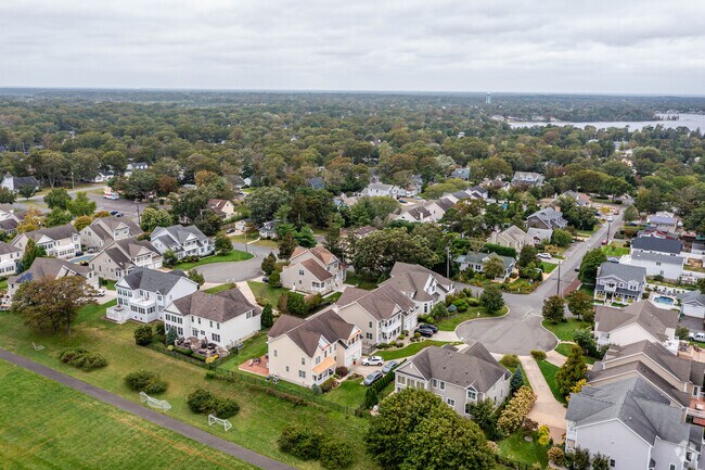 A great variety of homes can be found in the neighborhood of Pine Beach, New Jersey.