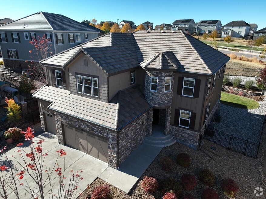 7711 S Queensburg Way, Aurora, CO 80016 - photo 2