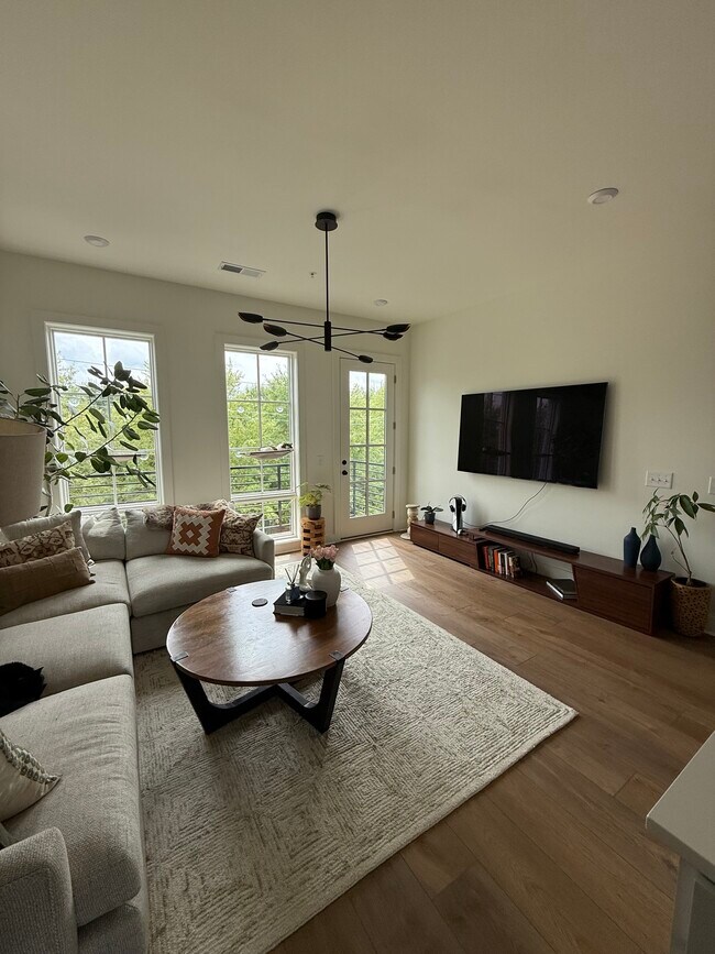 1276 Longreen Terrace NW unit Longreen, Atlanta, GA 30318 - photo 5