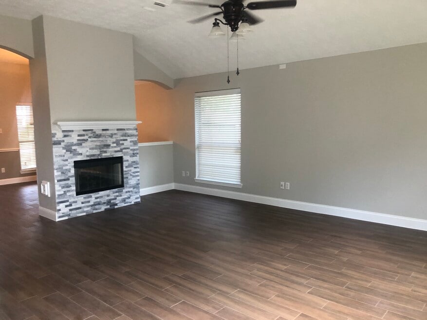 19306 Pinewood Bluff Ln, Humble, TX 77346 - photo 1