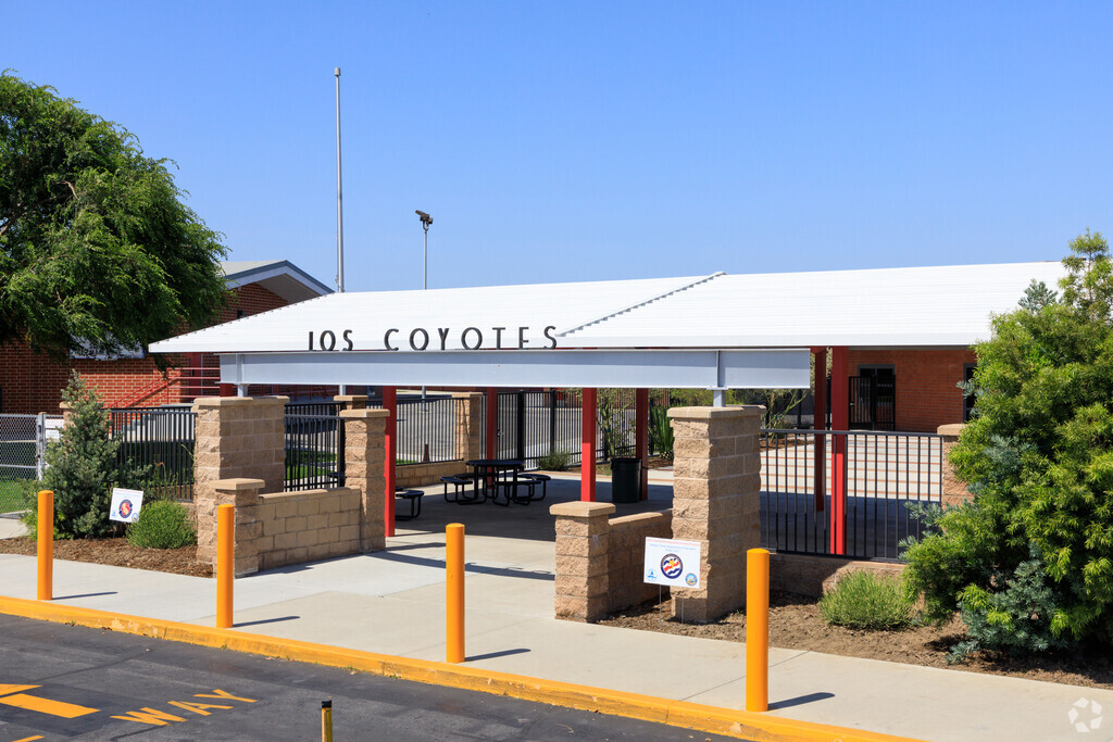 Los Coyotes Elementary School encourages academic success through rigor and growth mindset.