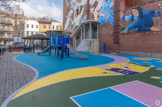 Ps 53 has a student-teacher ratio of 6 to 1.