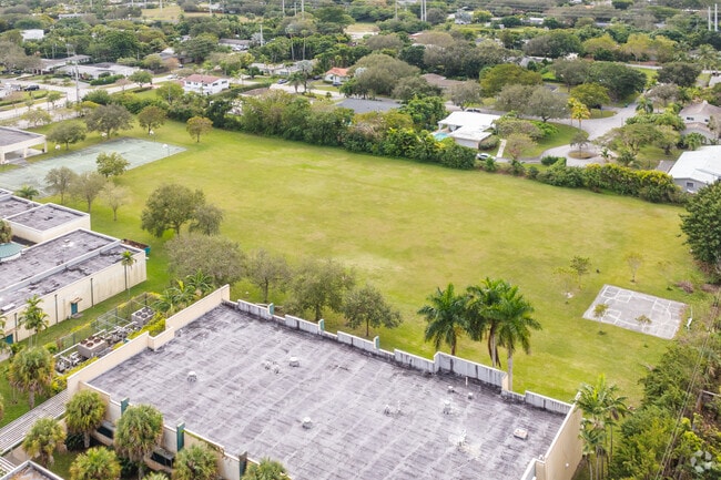 Howard Drive Elementary School in Miami, FL is an A- school.