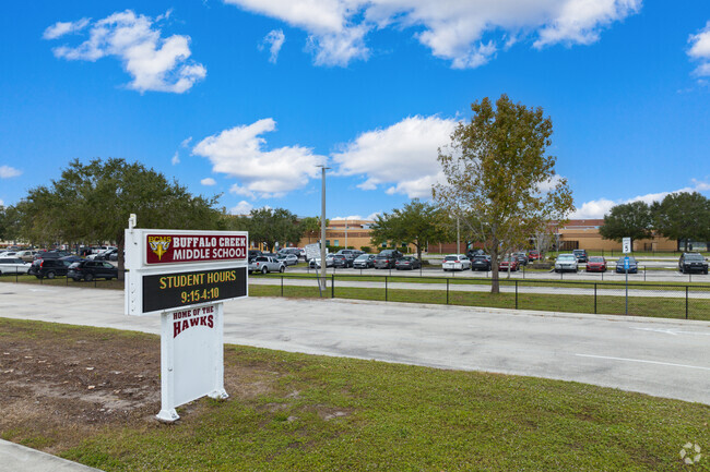 Located in Palmetto, Buffalo Creek Middle School is an above average public school.