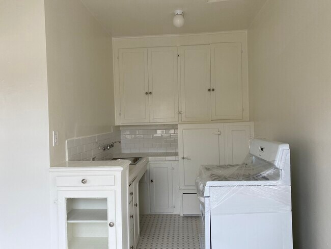 Gas stove and fridge