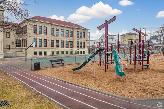 Yonkers Public School 5, Yonkers NY Rankings & Reviews - Homes.com