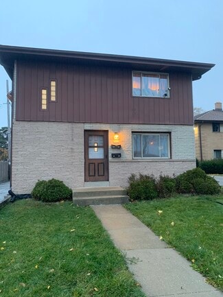 4961 S 13th St, Milwaukee, WI 53221