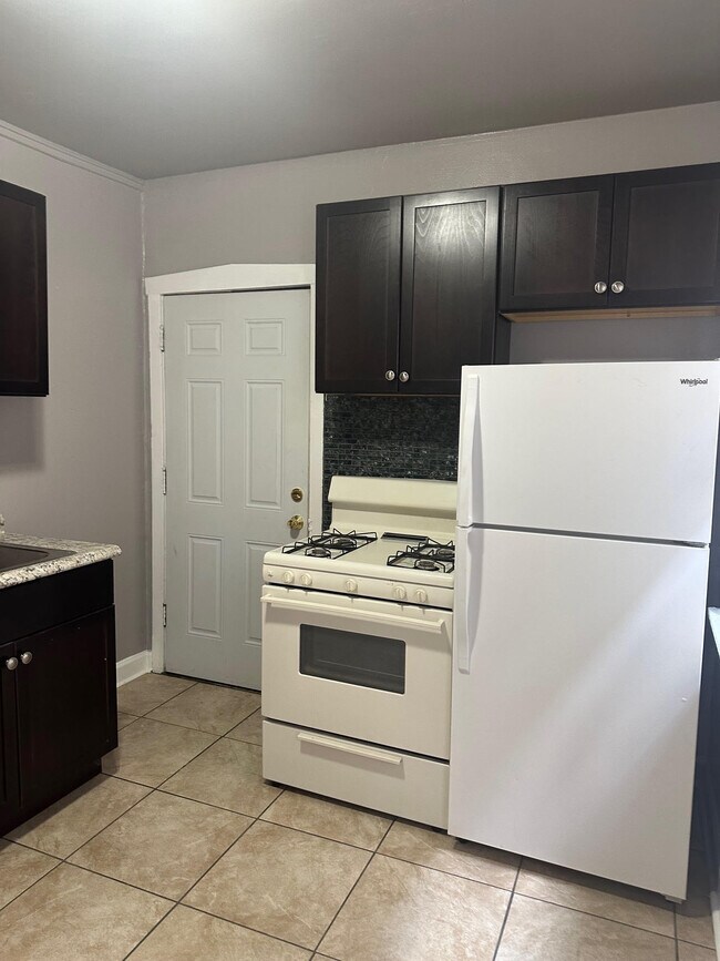 4027 W Melrose St unit ONE BED, Chicago, IL 60641 - photo 3