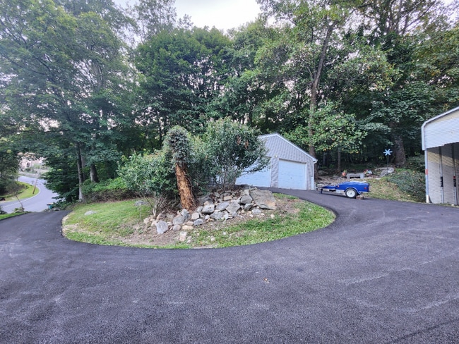 15215 Charmian Rd, Blue Ridge Summit, PA 17214 - photo 3