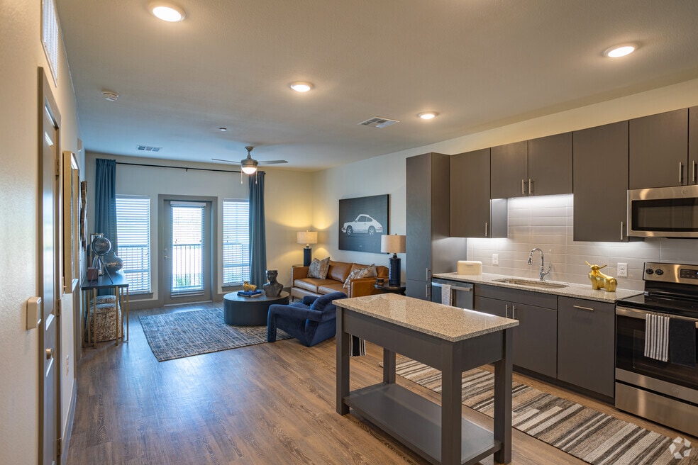 Broadvue Apartments, Oklahoma City, OK 73114 - photo 1