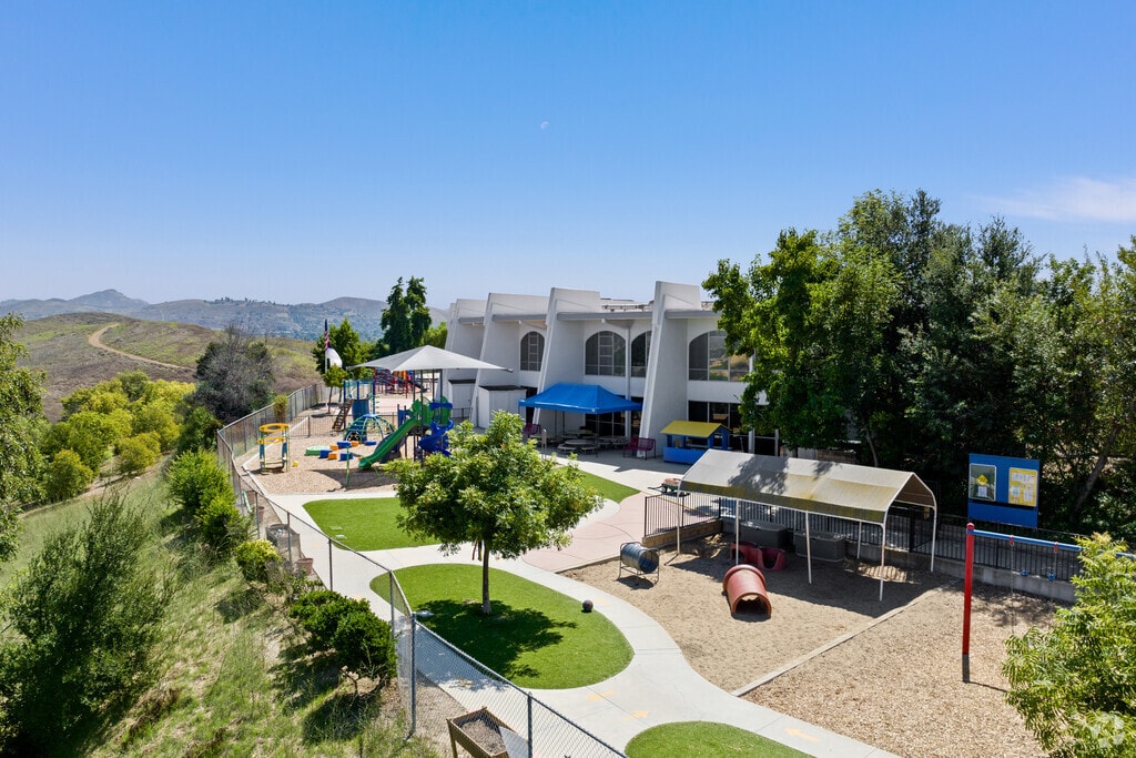 Bethany Christian School serves students from K-8th Grade in Thousand Oaks.