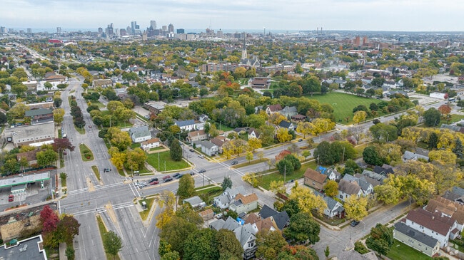 The Midtown Milwaukee neighborhood is close to everything in the Milwaukee area.