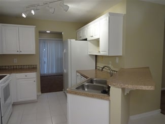 285 Thornbush Ln, Lawrenceville, GA 30046