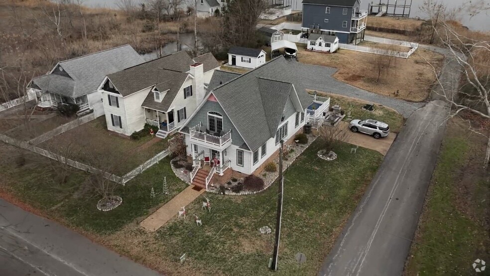 200 Lee St, West Point, VA 23181 - photo 2