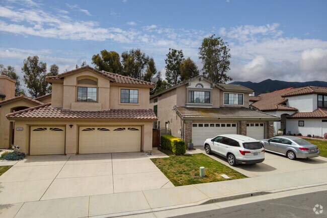 The Retreat is full of beautiful homes and clean sidewalks.