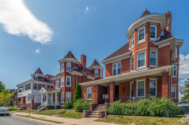 There are beautiful old homes in the neighborhood of Broad Avenue built in the the late 1800's.