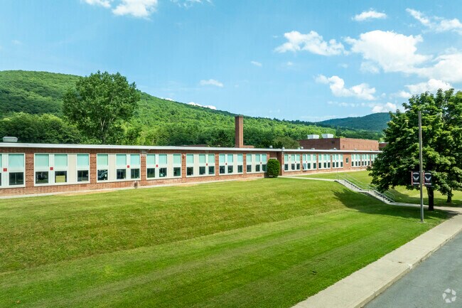 Onteora High School enrolls 413 students and maintains a 10:1 classroom ratio.