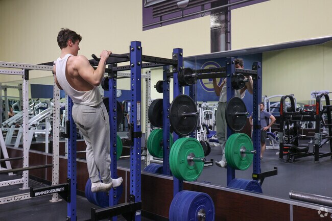 Lower Avenues gym enthusiasts push themselves to new heights at nearby Choice Fitness.