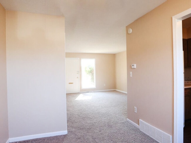 Wake Robin Apartments, Columbus, OH 43229 - photo 3