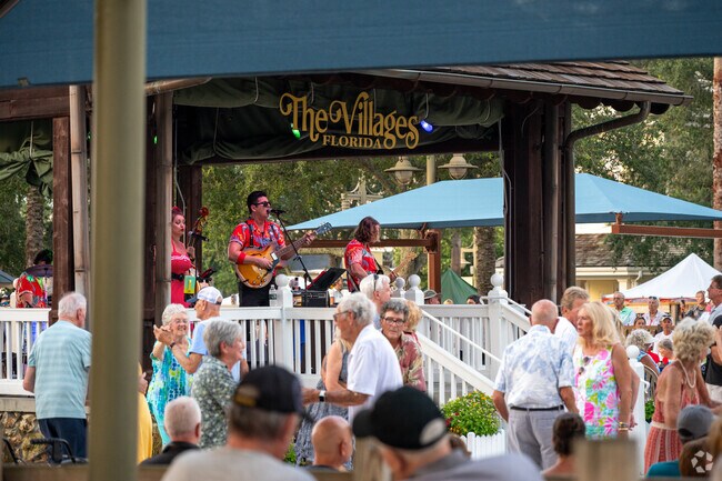 Lake Sumter Landing always has something of interest for residents of Village of Virginia Trace.