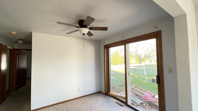 694 Trailsway Ln, Neenah, WI 54956 - photo 3