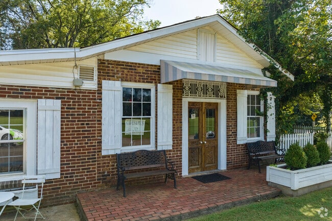 Dogwood and Magnolia is the place to stop for a meal in Mooresville.