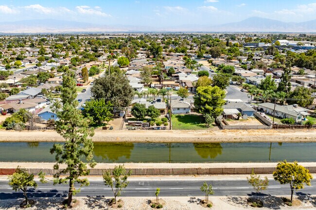Homes in the Wible Orchard neighborhood have views of the Sierra Nevada mountains.