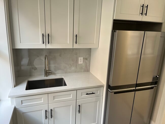 4048 Hampton St unit 1st floor, Flushing, NY 11373 - photo 3