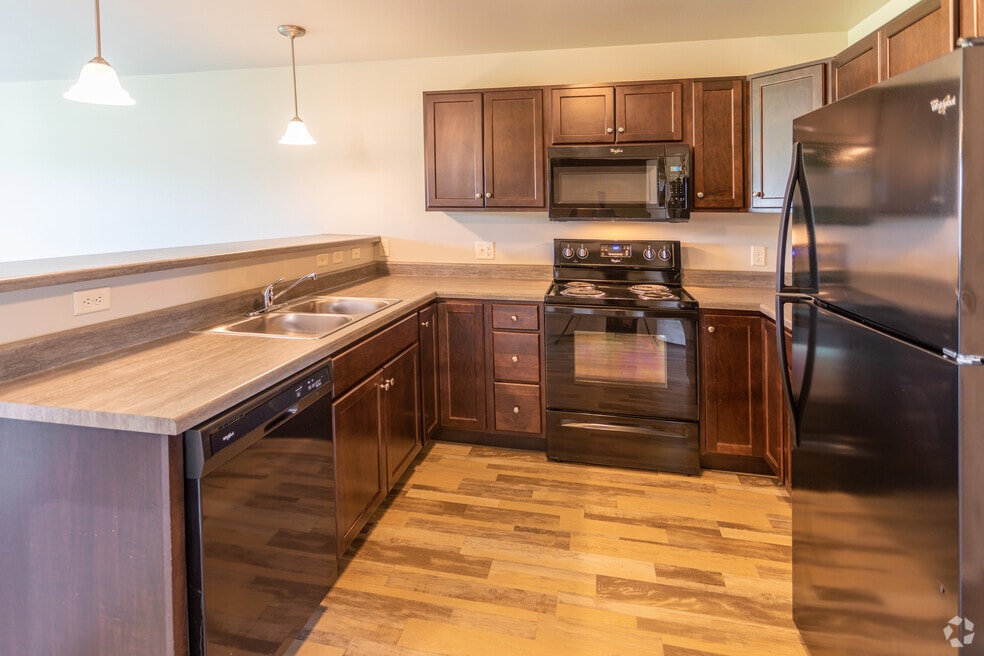 Edgewood Apartments 615 Figzel Ct, Tea, SD