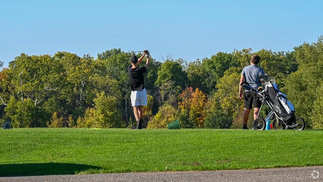 Auburn Farms residents can play 18 holes of golf at nearby Shoaff Park.