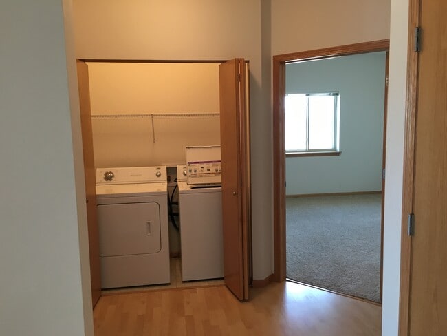 121 Aspen Ln unit 10, Hills, IA 52235 - photo 5