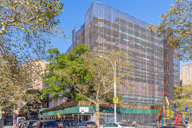 The Coney Island School has a student-teacher ratio of 14 to 1.