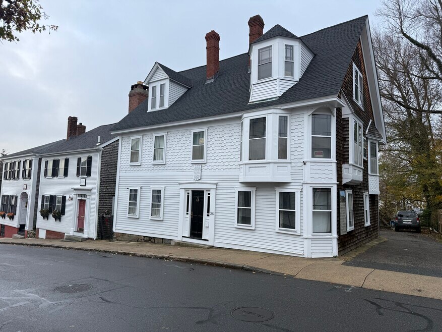 25 Leyden St unit 2, Plymouth, MA 02360 - photo 1