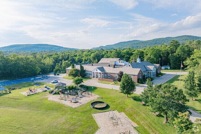 Barstow Memorial School provides a well-rounded education and promotes academic excellence.