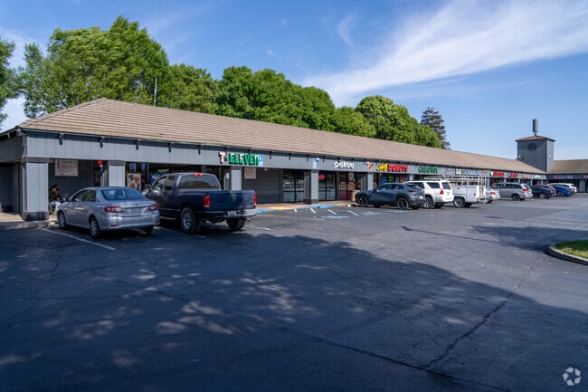 This neighborhood plaza near Vinci South features 7-Eleven, Pekoe tea, and local favorites like Lee's Donuts and GreatVibe.